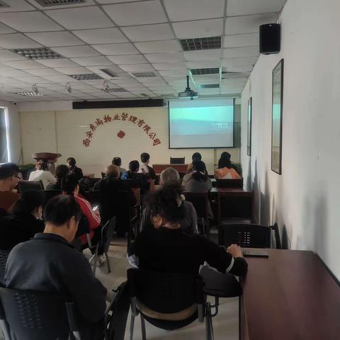 新东社区组织残疾人参加观影活动