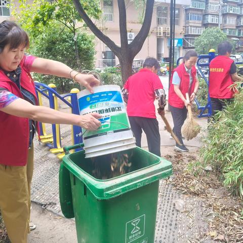 党建引领聚合力 洁净家园共行动——东关南街街道东关社区世贸大厦小区党支部联合小区邻里服务站、红色物业开展美化家园活动