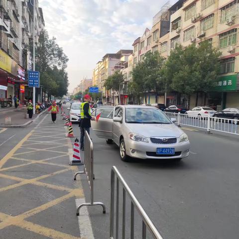 河源市第三小学四（7）班纪实：家长志愿者–校园安全的守护者