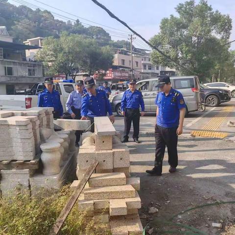 持续治理流万路乱堆放物品现象
