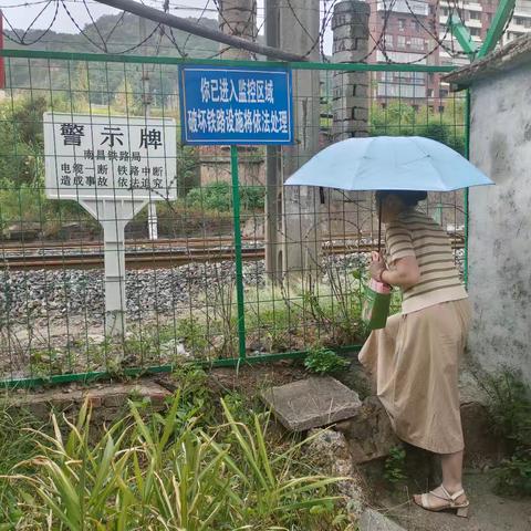 长安社区开展铁路护路安全巡逻