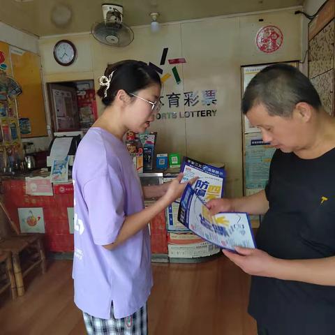 反诈宣传进商铺 敲响商户防诈“警钟”