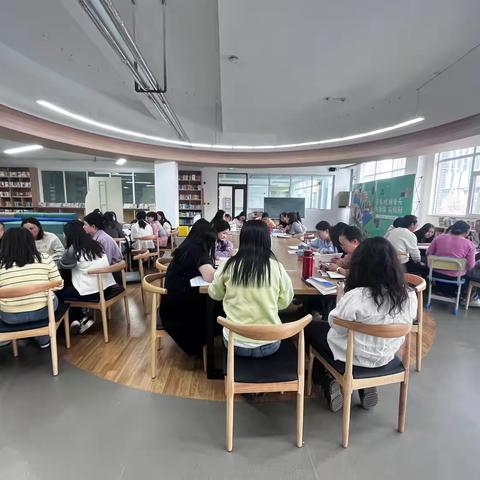 【卓越·能力】 ‍以书为媒  破局成长——文苑小学班主任读书分享会“主题式圆桌讨论”