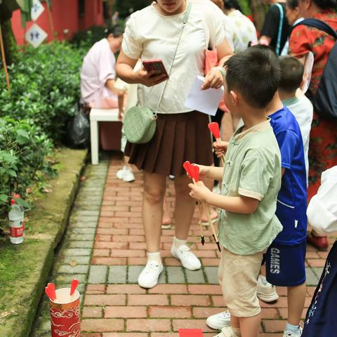 华裳溢彩·夏日流光·一袭汉服乐游园——凤城街道中心幼儿园六一活动