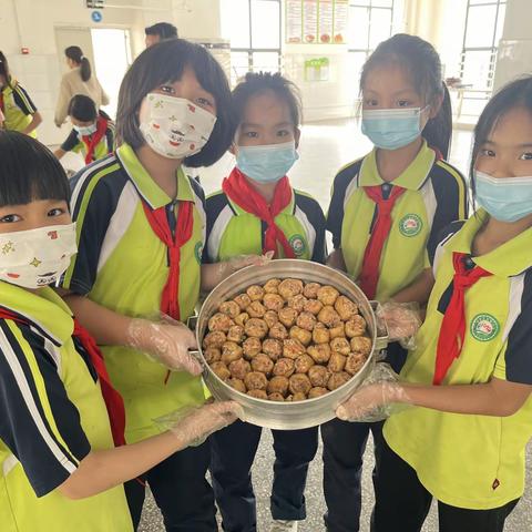 品烹饪之趣 享劳动之美——记2024年春季期覃塘区实验小学四（5）班学生劳动烹饪课