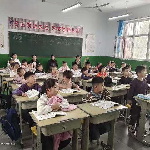 【曹庄学区东孔堡小学】——听课促成长 教研思奋进