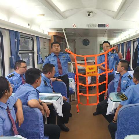 呼杭一车队二组扎实开展安全生产月专项活动