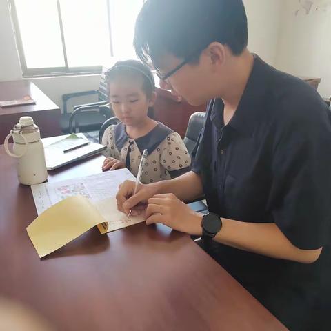 让求知乐趣照亮暑假时光：南部新城东峪村开展村内学生暑期学习托管活动