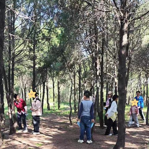 五一欢聚，登高同行‖长治市手牵手帮扶中心第一服务队第二帮扶组组织志愿者与孩子们登山活动，共赴春日美好之约