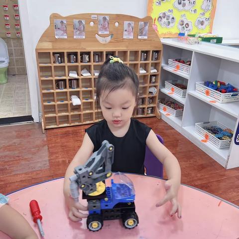 隋氏幼儿园小二班乐高《钻孔车》