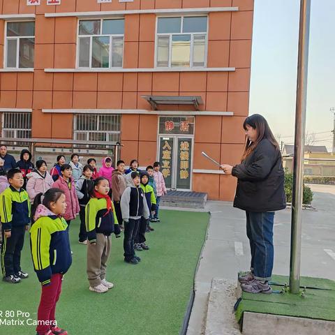 与法同行，快乐成长——滋镇张龙小学“宪法宣传日”主题活动