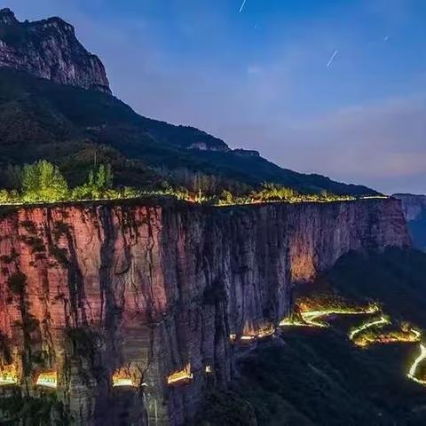 穿挂壁奇险，赏春染千山 | 国内顶级自驾穿越路线，南太行，赴神都花宴