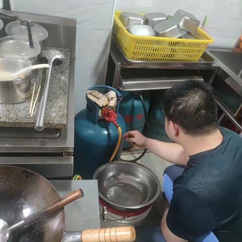 【西门社区文明实践】开展燃气安全隐患排查