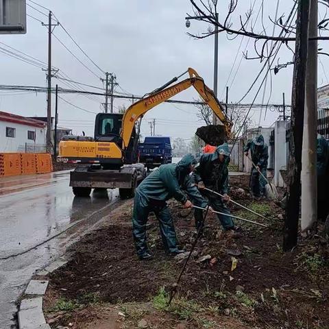 雨天里的环卫工