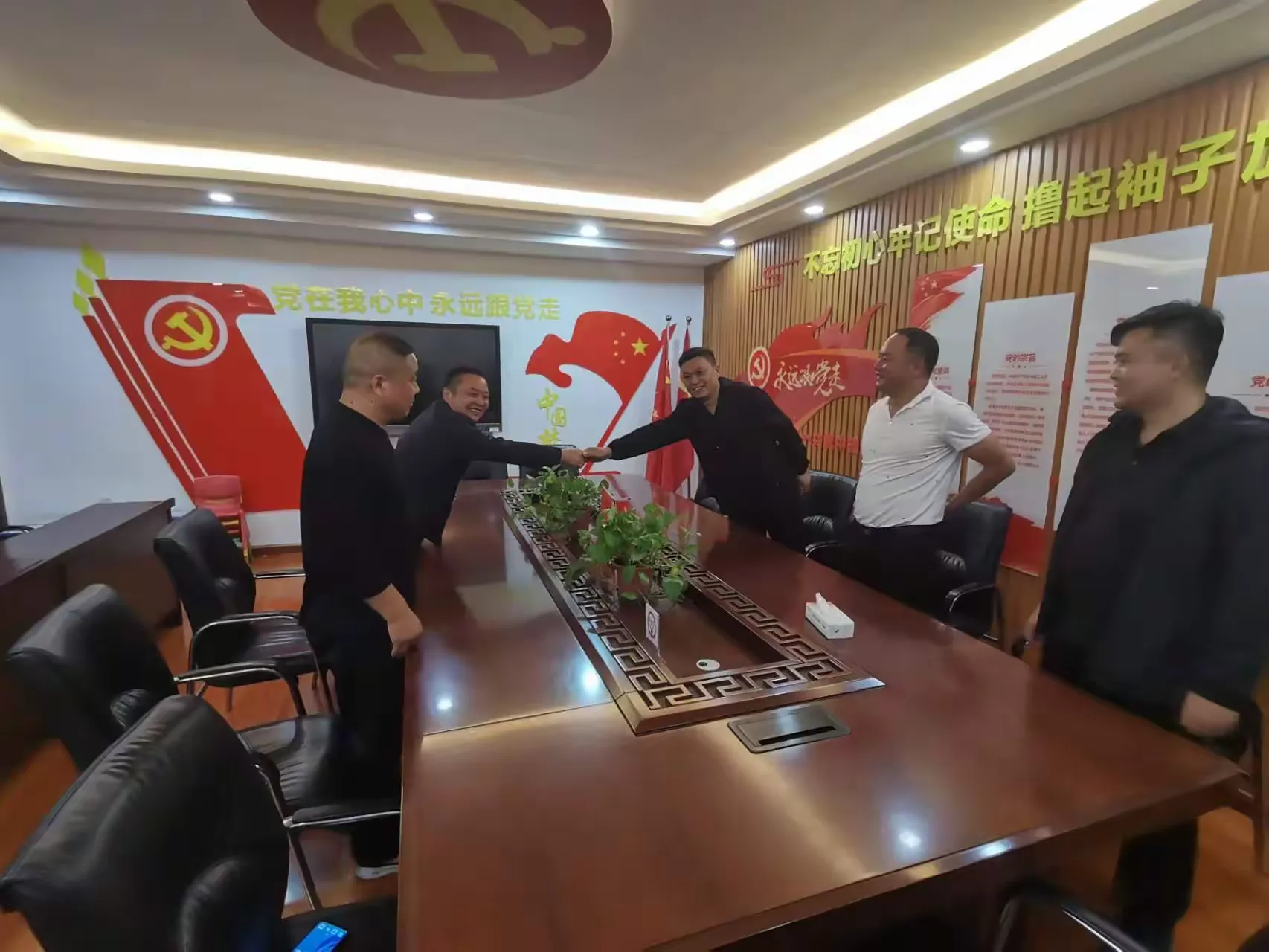 简篇-爱心捐赠 情暖校园——中城易通建设发展有限公司向南召县天源文武学校进行爱心捐赠活动
