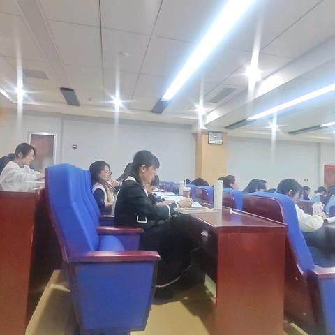 指向素养，点亮课堂——英语组教研