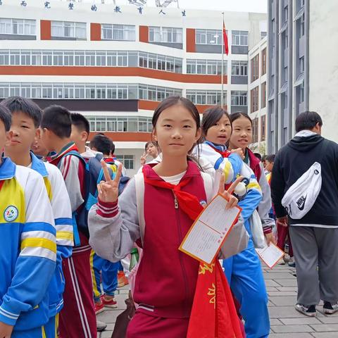 铜仁市第三十一小学六年级（1）班“地质科普·知行合一”研学实践教育活动。