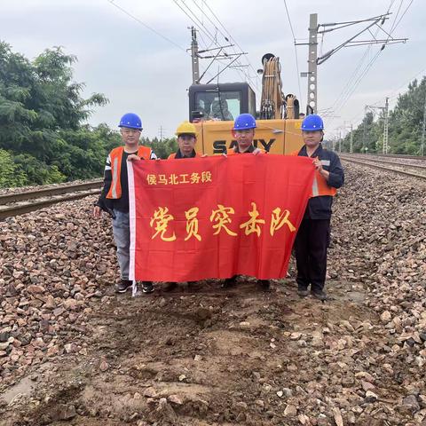 主题党日活动扬党员风姿