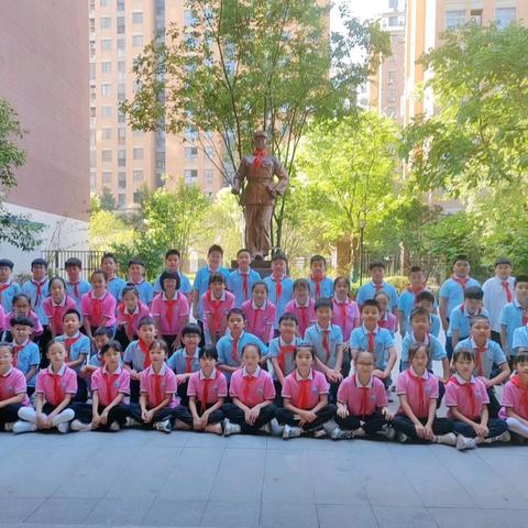 讲述雷锋故事 传递雷锋精神——四(8)中队“讲故事”比赛