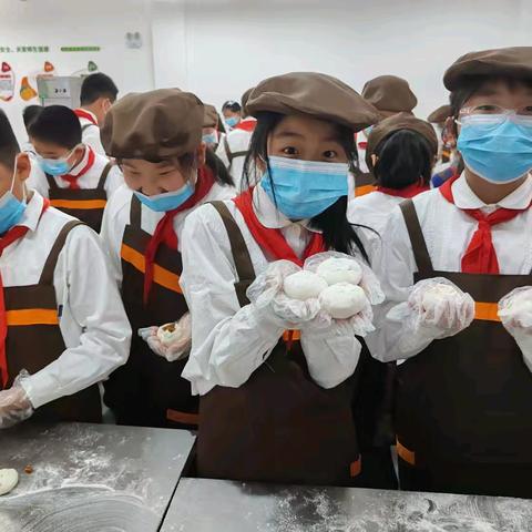 食育坊里的包子香——记一次难忘的劳动实践活动