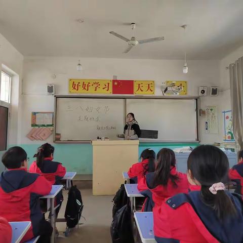 “浓情三八妇女节，世界因你而美丽。”                               ——颜庄小学感恩系列活动