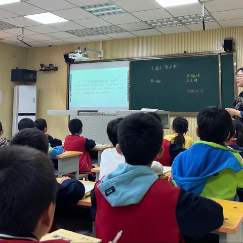 齐心协力共交流，听课评课促成长 —— 龙泉寺完全小学语文组教研活动