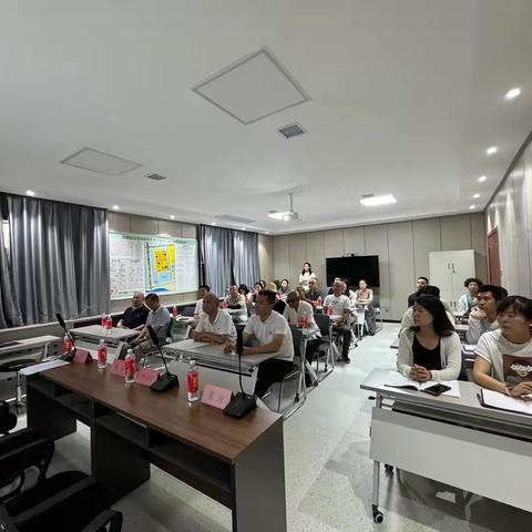 【渭民行•滨水情】渭滨社区党委联合红崖头社区党支部开展6月份主题党日活动。