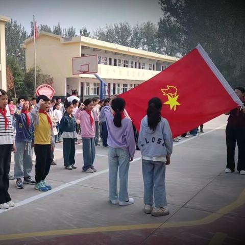 红心向党  培根铸魂 鸣鹿王菜园小学少先队入队仪式