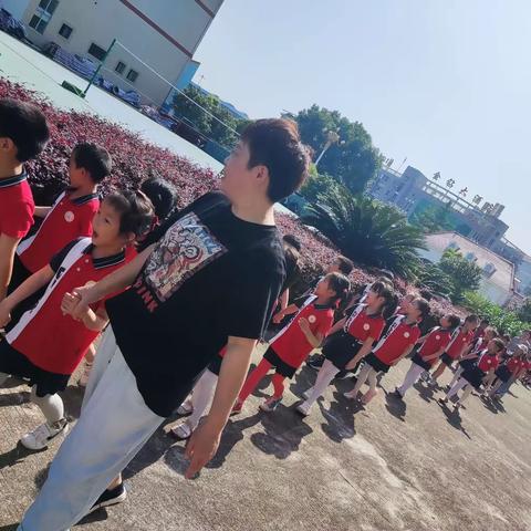 幼小衔接促成长——红黄兰幼儿园参观小学活动