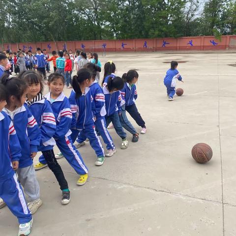 关爱学生 幸福成长—— 房寨联合小学课后服务拍球社团