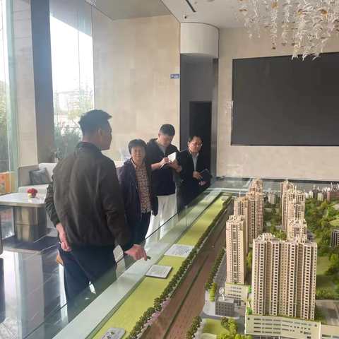 省分行房金部陈兴巧副总经理一行与花溪支行共同走访某合作项目