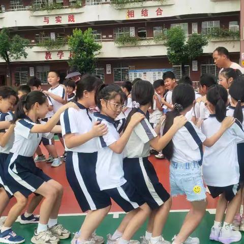 漫步心灵园，共赴温柔风 —— 406班心理游园小记