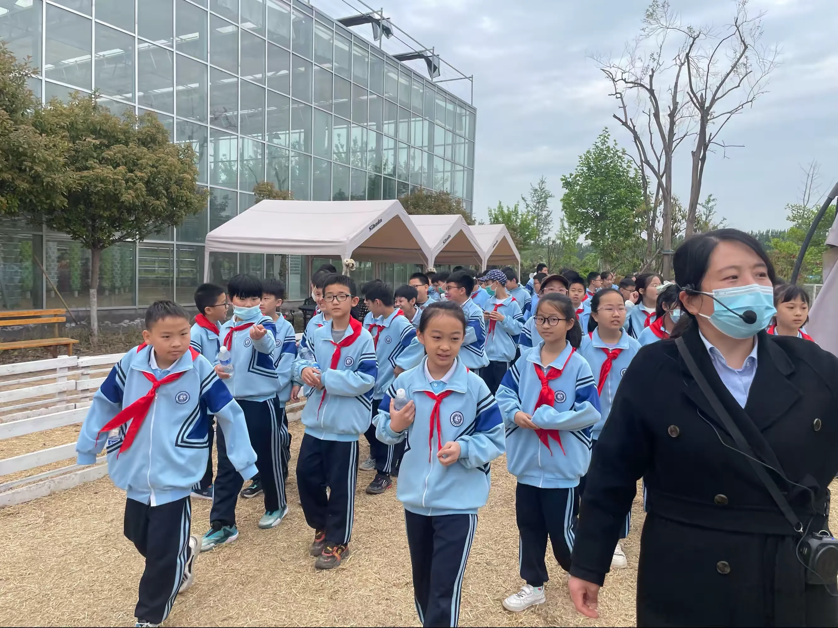 简篇-“行走天地课堂 乐游智慧农庄”濮阳市实验小学五年级8班研学旅行纪实