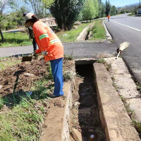 抓实汛期公路养护  筑牢道路防汛安全屏障