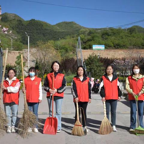 青羊社区开展“爱国卫生月 卫生大整治”活动                                  ——文明实践我行动