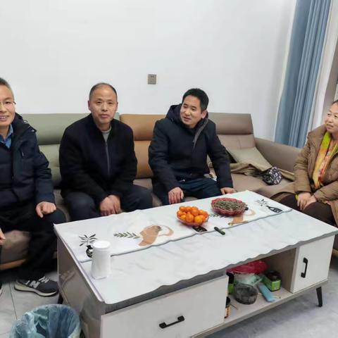 春节暖情至，慰问润师心— 记槐桥镇中学春节慰问优秀教师活动纪实