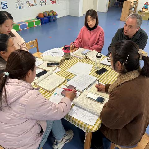 琉璃寺镇中心幼儿大班艺术领域《欣赏自画像》教研完后梳理