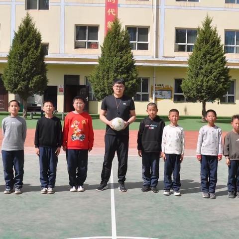 新寨中心小学“阳光体育 快乐足球”暨第八届校园足球比赛