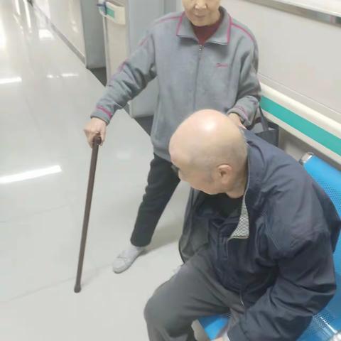 暖心陪护 交大财经社区用行动诠释“用心”服务