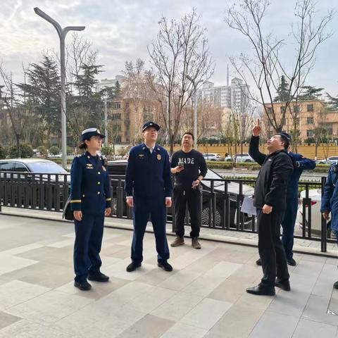 雁塔区消防救援大队对商业综合体开展“培训式”教学检查，筑牢生命防线
