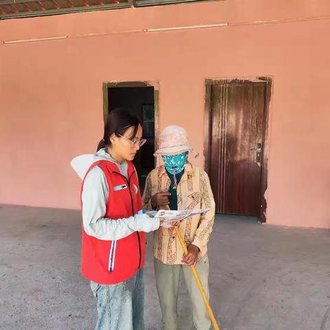 新龙镇网格员入户开展禁毒宣传