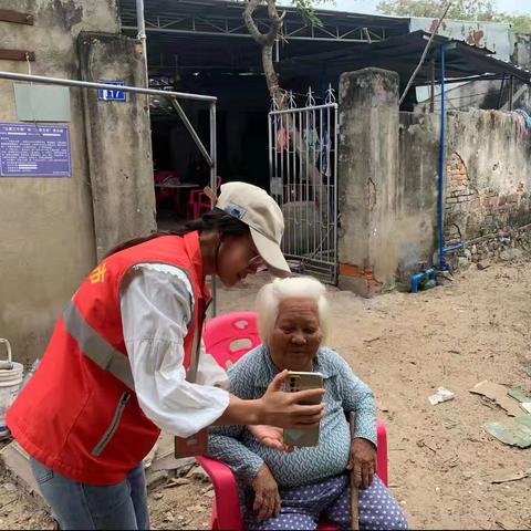 新龙镇道达村入户开展高龄老人认证服务工作