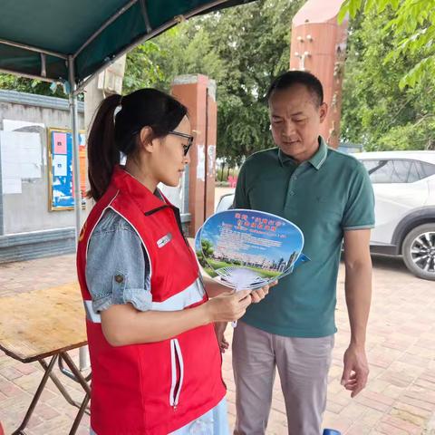 新龙镇网格员入户开展“扫黄打非”宣传工作