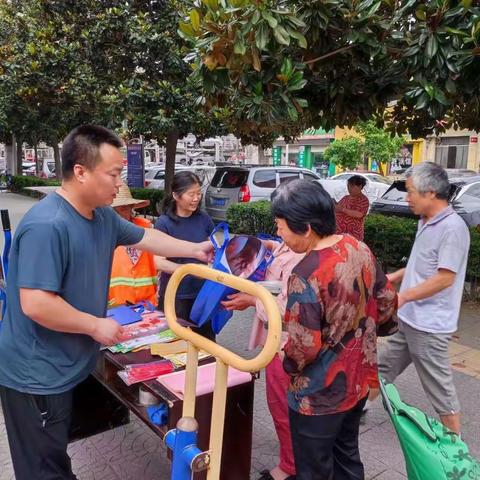 草堂街道举办“安全生产月”咨询日活动