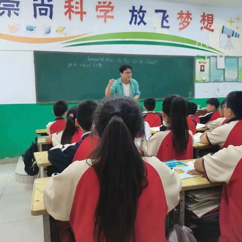 “百人团”听课组走进大名镇中心小学