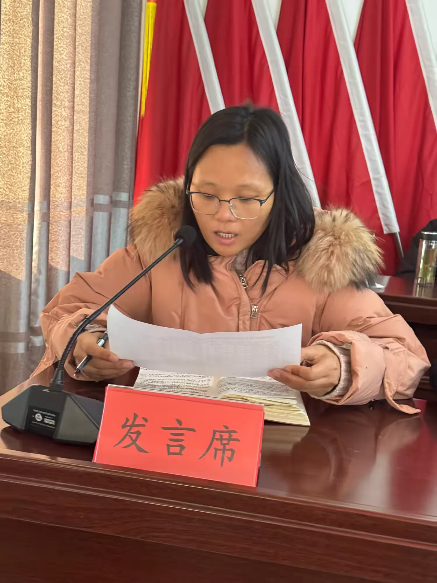 简篇-绷紧“责任弦”,把好“节前关”———翟镇镇召开双节前重点工作部署会 1decc9c8172f485491346a09a45208easoi__jpeg.heic~tplv-flrovnc8r8-s2-cC-q:0:0:0:0:q80.webp