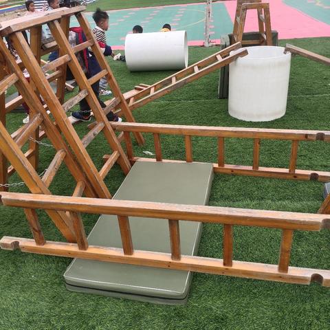 步步“梯”升——琉璃寺镇中心幼儿园中班户外自主游戏之综合区持续观察记录