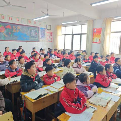 集思广益，共同成长——仲村镇中心校四年级全体语文教师集体备课活动