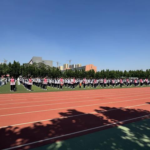 国旗下成长｜潍坊文华学校初二年级升旗仪式：以青春护绿，为地生冲刺