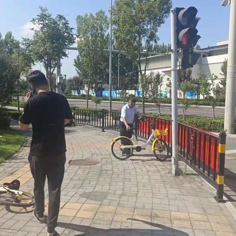 美里湖街道办事处集中整治乱停乱放工作
